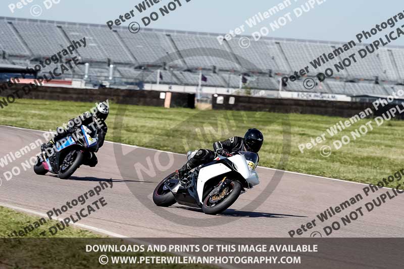 Rockingham no limits trackday;enduro digital images;event digital images;eventdigitalimages;no limits trackdays;peter wileman photography;racing digital images;rockingham raceway northamptonshire;rockingham trackday photographs;trackday digital images;trackday photos